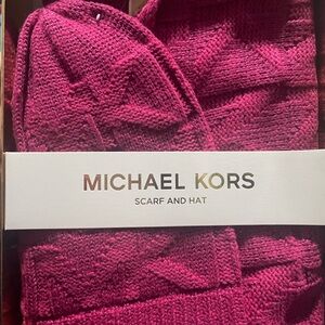 🩷Michael Kors 🩷 Women's Debossed Knit Metallic Beanie & Scarf Set